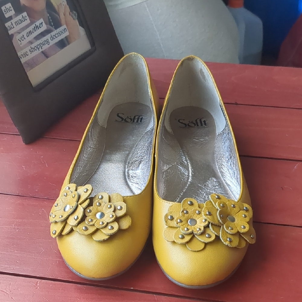 Sofft Yellow Floral Flats Size 10 - NEW